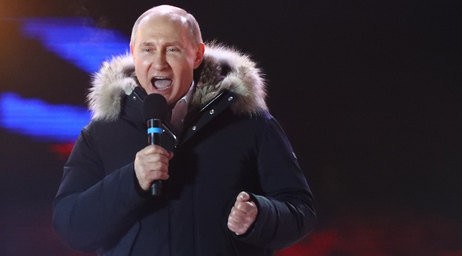 Россия уходит в себя, огрызаясь