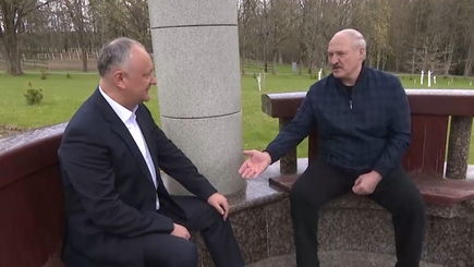 “У нас выборы. Вы показали пример”. Додон похвалил Лукашенко за “сдерживание ситуации” в Беларуси