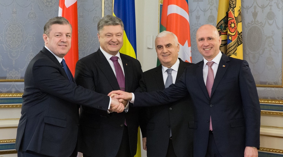 Президент Украины Петр Порошенко принял высокопоставленных гостей