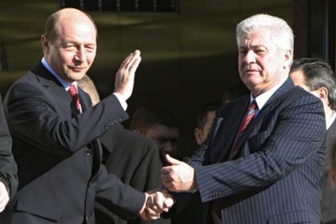 Как Бэсеску и Саакашвили выбирали  президента Молдовы в 2005 году