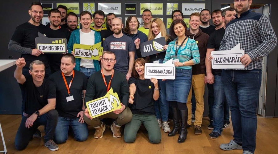 Чешские программисты бесплатно и за выходные сделали сайт, на который министр хотел потратить 16 млн евро. Его уволили