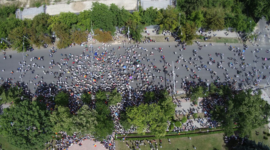 Протест в сквере перед Парламентом