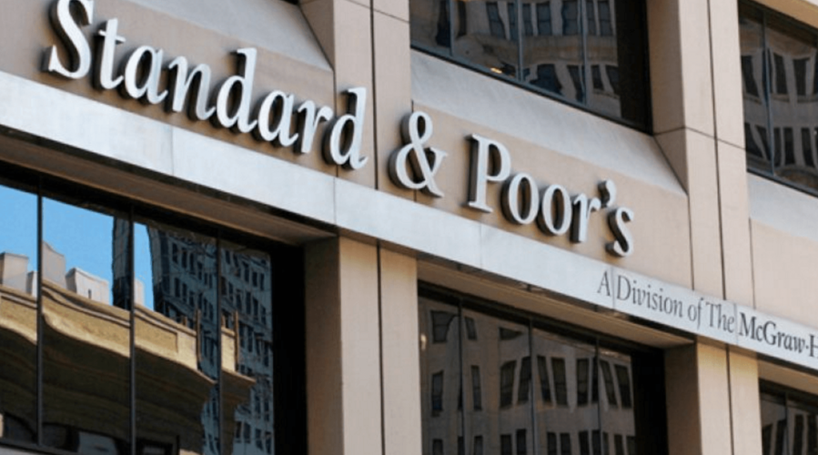 S&P предсказало России ужесточение санкций и отток инвестиций