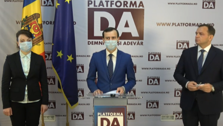 “Должны оказаться на скамье подсудимых”. Платформа DA потребует объявить партию “Шор” вне закона