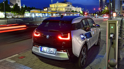 Германия потратит €900 млн для перехода на электромобили