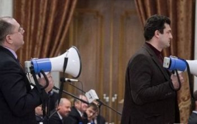 Депутатам запретят мегафоны