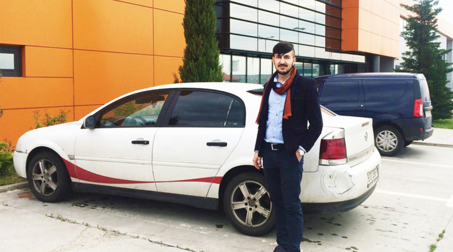 Алекс делает это бесплатно