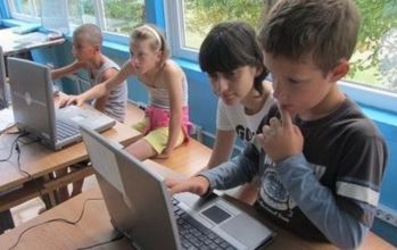 Детям из Кишинёвского интерната подарили компьютеры из Голландии