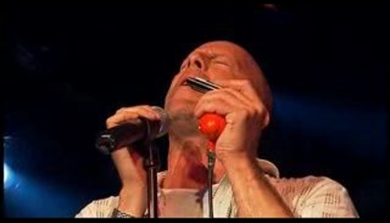 Крепкий орешек поет о друзьях