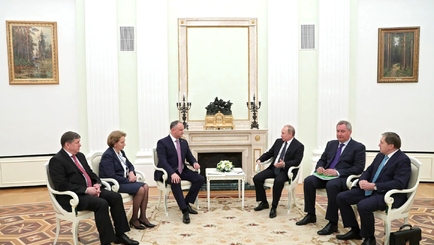 Хорошая новость. Додона в аэропорту не задерживали и не обыскивали, но в приемной Путина продержали 4 часа.