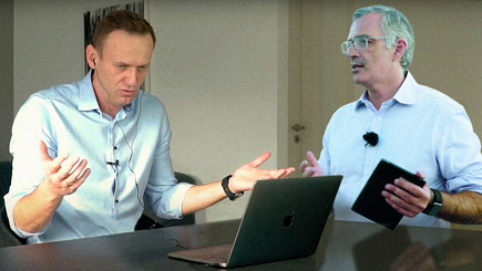 Диалоги: Сергей Гуриев и Алексей Навальный.