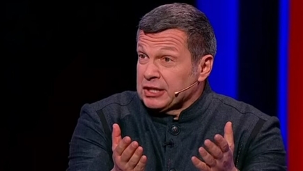 Соловьев назвал издевательством выдачу американцам более тысячи долларов помощи