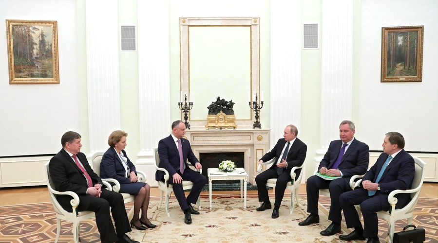 Хорошая новость. Додона в аэропорту не задерживали и не обыскивали, но в приемной Путина продержали 4 часа.