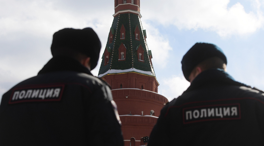 Кабель правительственной связи похитили из коллектора около Кремля