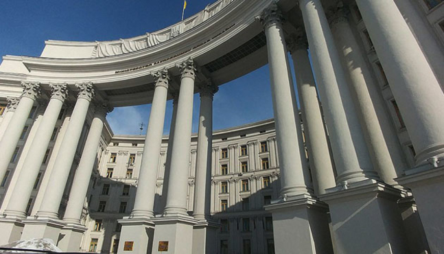 МИД Украины требует от России немедленно прекратить 