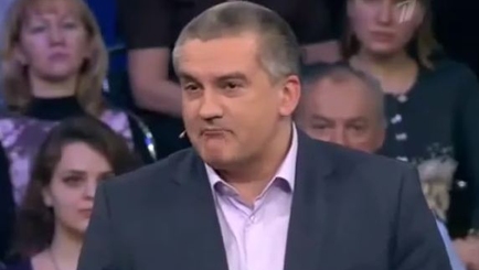 Аксенов – Россия нам не помогает