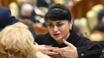 Идут обыски у экс-депутата БКС Аллы Долинцэ