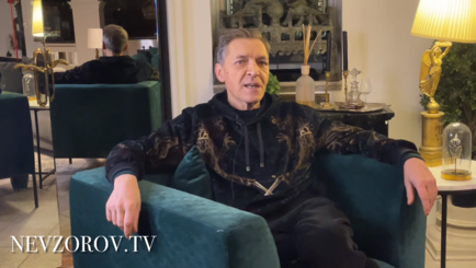 Навальный- парашютист, две полосочки Кремля, крещенские купания и Чебурашка.