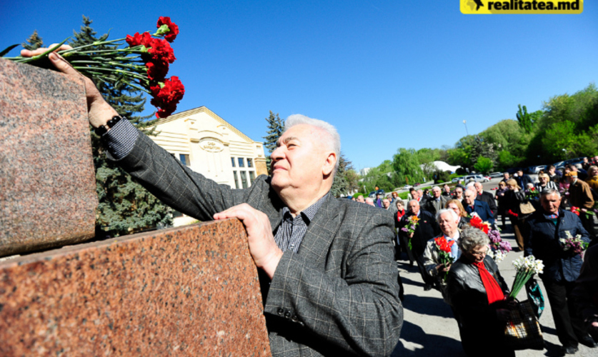 Молдавские коммунисты почтили память Ленина в его 146 день рождения.