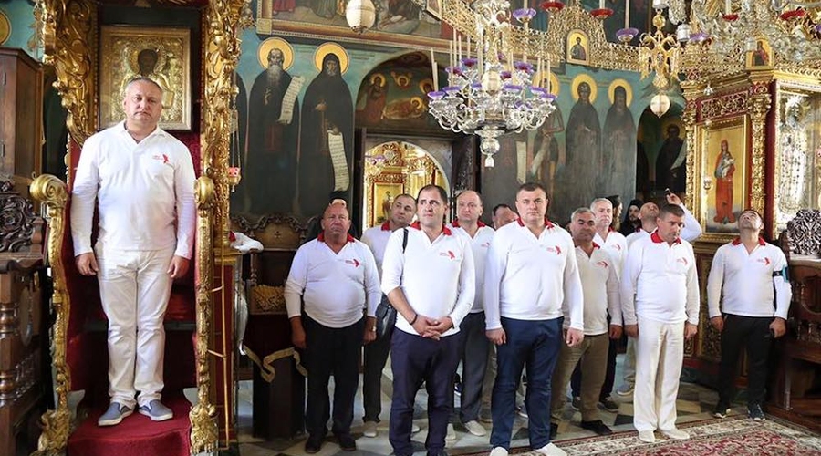 Игор Додон  на сможет больше молиться в храмах на Афоне