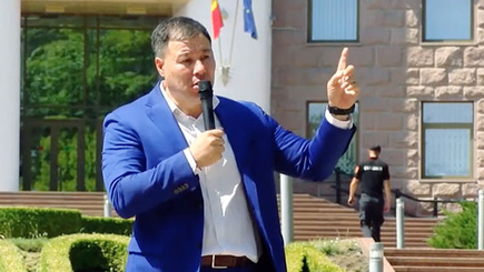 Богдат Цырдя против Иона Кику