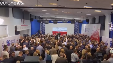 Власть в Польше осталась за правыми консерваторами