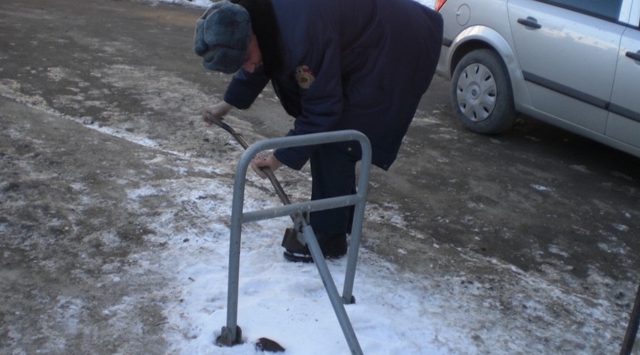 Служба гражданской защиты ликвидирует неавторизованные парковочные места в жилых кварталах Кишинева