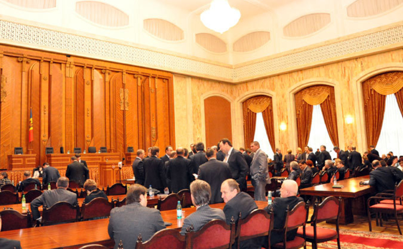 Альянс может отдать коммунистам власть на полтора года, чтобы избежать досрочных выборов