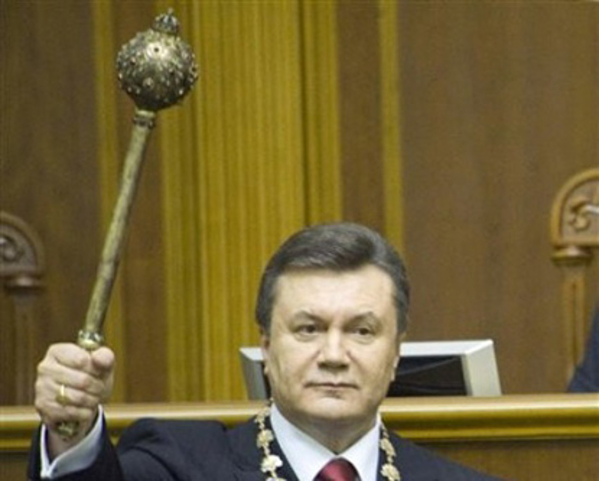 Янукович исчез в неизвестном направлении. Власть в Украине перешла к Верховной Раде