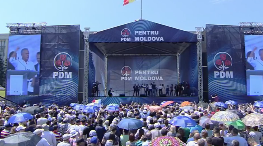 Митинг в поддержку конституционного порядка на Площади Великого Национального Собрания