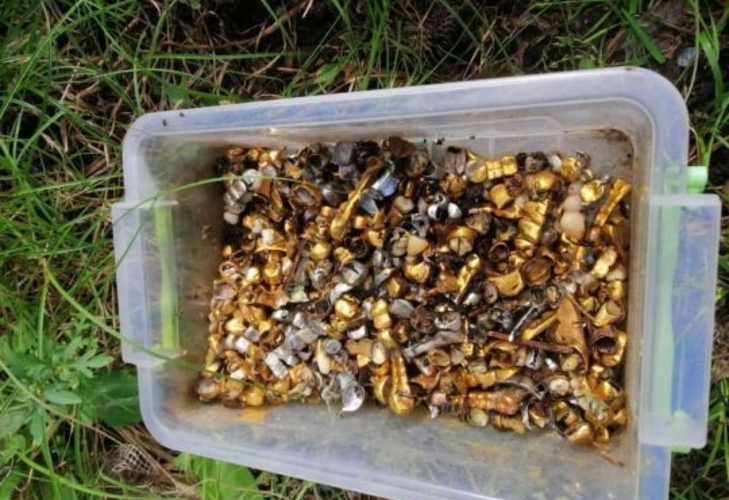 В пыточной на Харьковщине нашли коробку с вырванными золотыми зубами