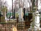 Новая демократия срочно потребовала себе нового изощренного обслуживания. На кладбище ...