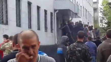 На Донбассе захвачены 3 админздания