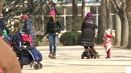 Матери осуждают Майю Санду, которая заблокировала повышение пособий для детей