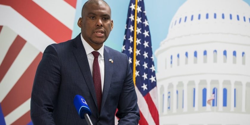 Посол США в Молдове, Дерек Дж. Хоган: «Никто не должен быть выше закона»