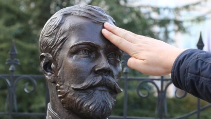 Комиссия РПЦ опровергла мироточение бюста Николая II