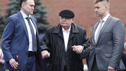 Он пришел на контрасте после трех дряхлых, выживших из ума генсеков.