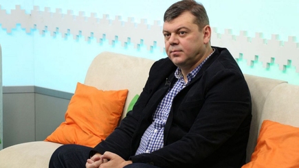Роман Михаеш, подаёт документы на участие в выборах мэра Кишинева