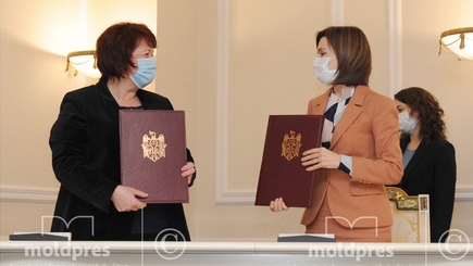 Глава государства подписала договор о партнерстве с Конгрессом местных властей Молдовы