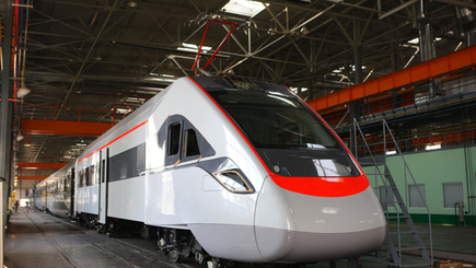 Украинский  поезд с лёгкостью обогнал 