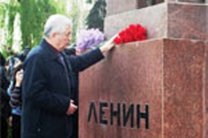 Сегодня день памяти Владимира Ильича Ленина. Юрий Мунтян продлил жизнь вождя до 1930 года