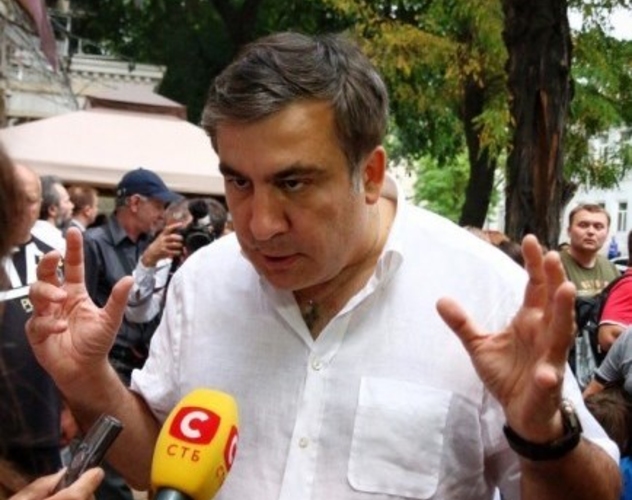 Саакашвили одним махом уволил 20 чиновников и разогнал два подразделения ОГА