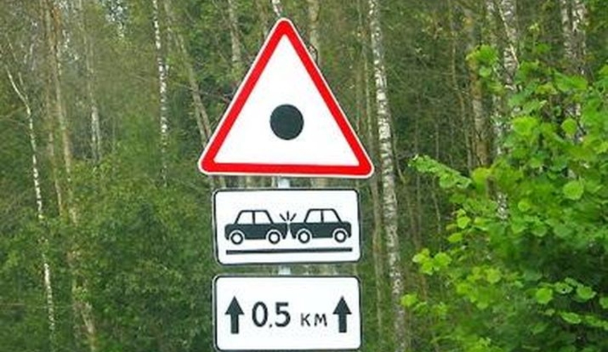 На молдавских дорогах не хватает более 7700 дорожных знаков