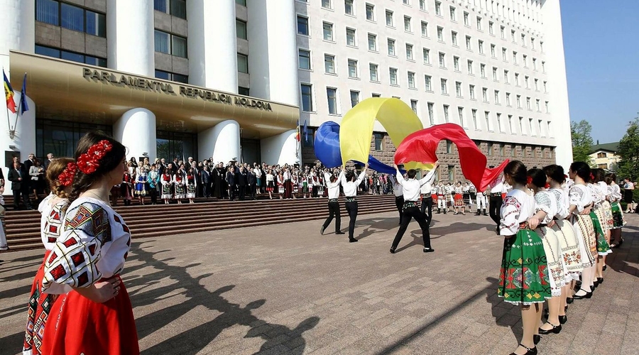 В Молдове отмечают День государственного флага и герба