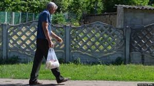 «Сумасшедшие живут за высоким забором, а идиоты ходят по улице толпами».