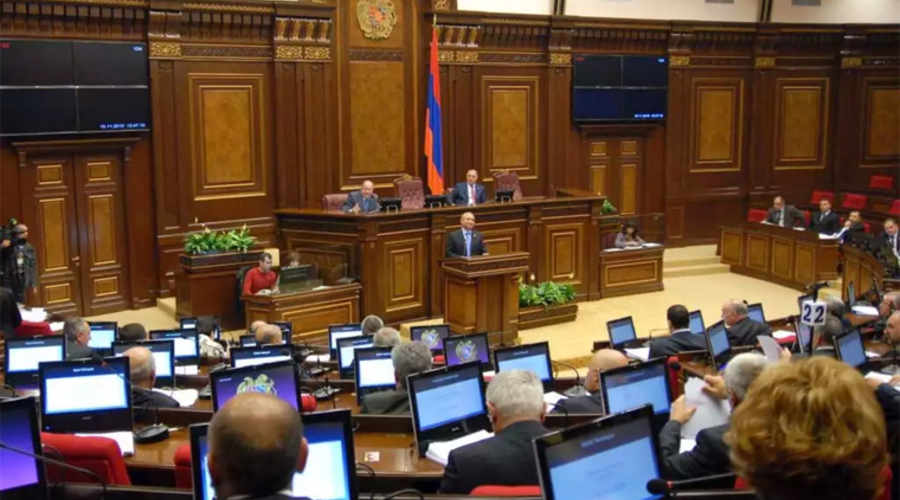 В парламенте Армении начались слушания о выходе из ЕАЭС