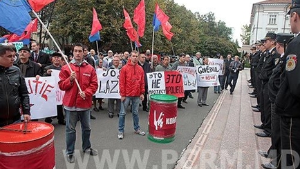 Cine a trădat acum un an revoluţia?