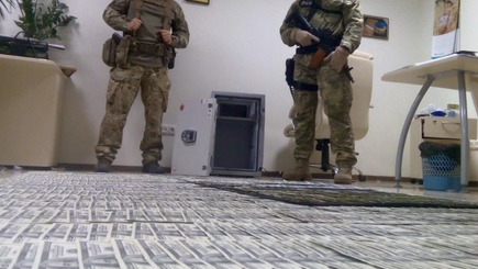 В Киеве сотрудник ГПУ и зампрокурора попались на миллионных взятках: изъяты 35 пакетов бриллиантов