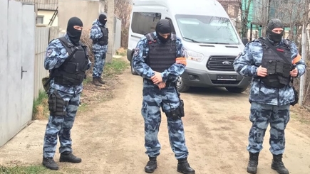 После обысков в Крыму 12 человек увезли в ФСБ