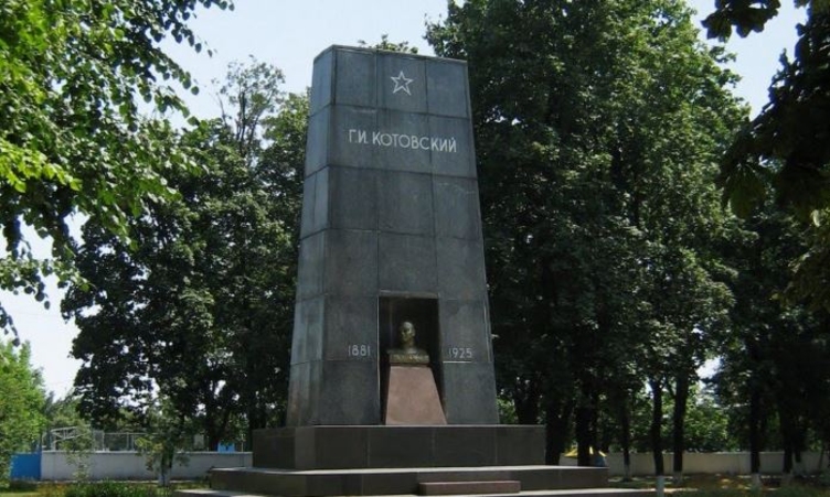 В Одесской области демонтировали памятник Котовскому